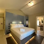 Emme Palace & 4*