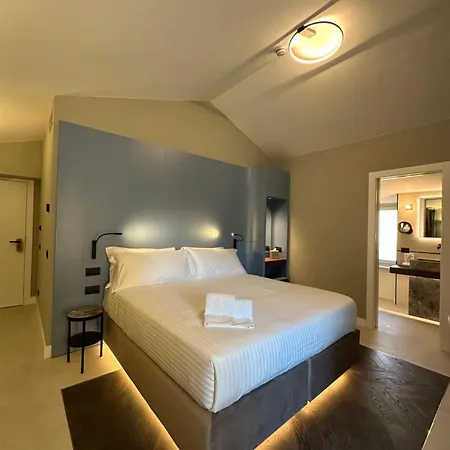 Emme Palace & 4*