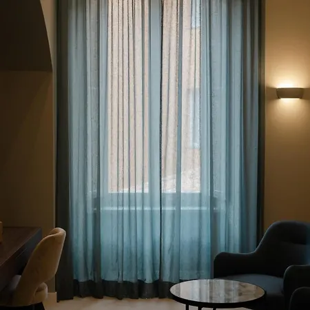 Hotell Emme Palace & 4*