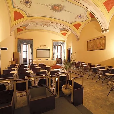 Emme Palace & 4*