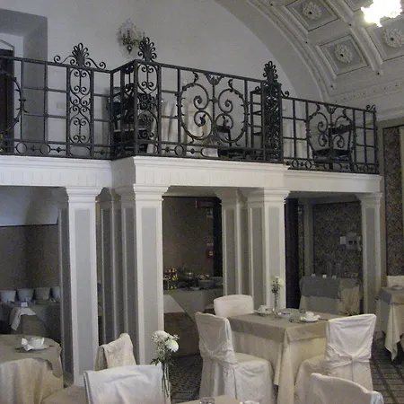 Emme Palace & 4*